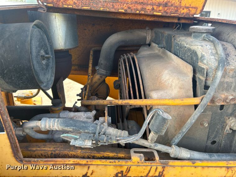 image for item KH9468 1991 John Deere 410D  backhoe