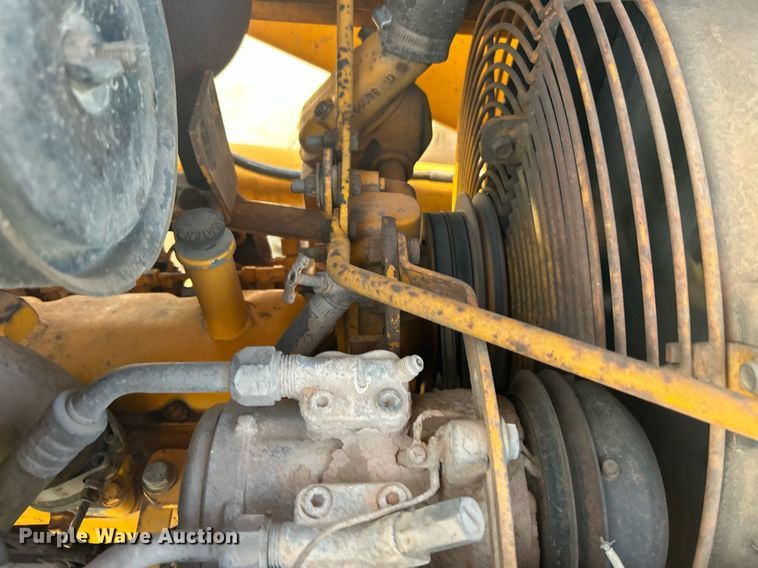 image for item KH9468 1991 John Deere 410D  backhoe