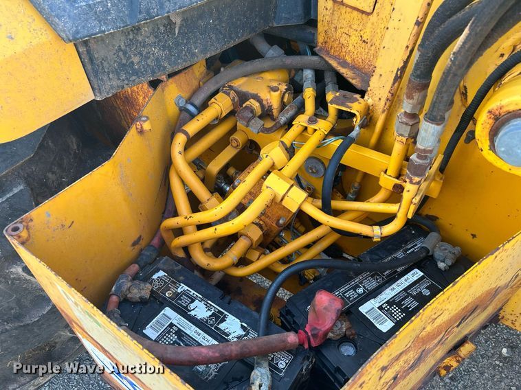 image for item KH9468 1991 John Deere 410D  backhoe