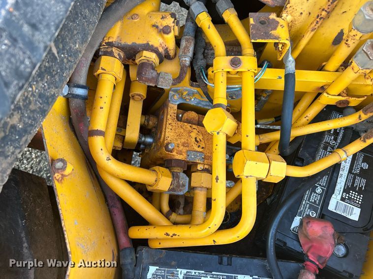 image for item KH9468 1991 John Deere 410D  backhoe