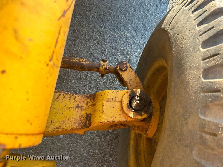 image for item KH9468 1991 John Deere 410D  backhoe