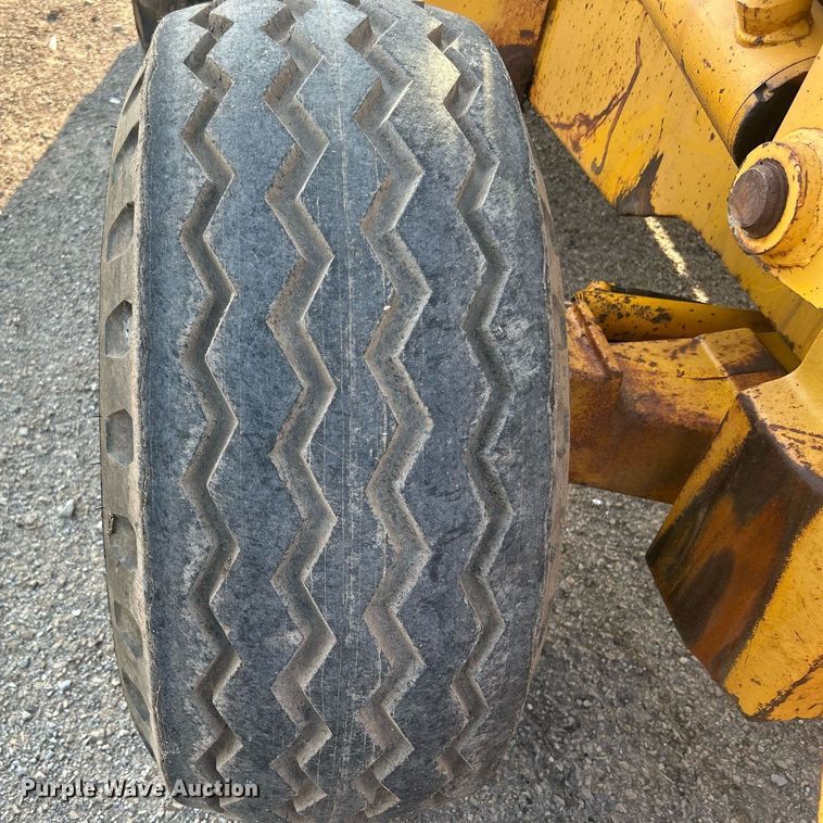 image for item KH9468 1991 John Deere 410D  backhoe