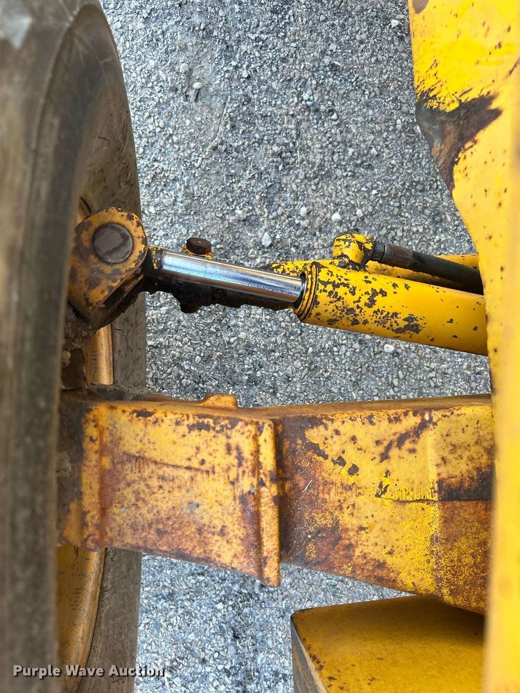 image for item KH9468 1991 John Deere 410D  backhoe