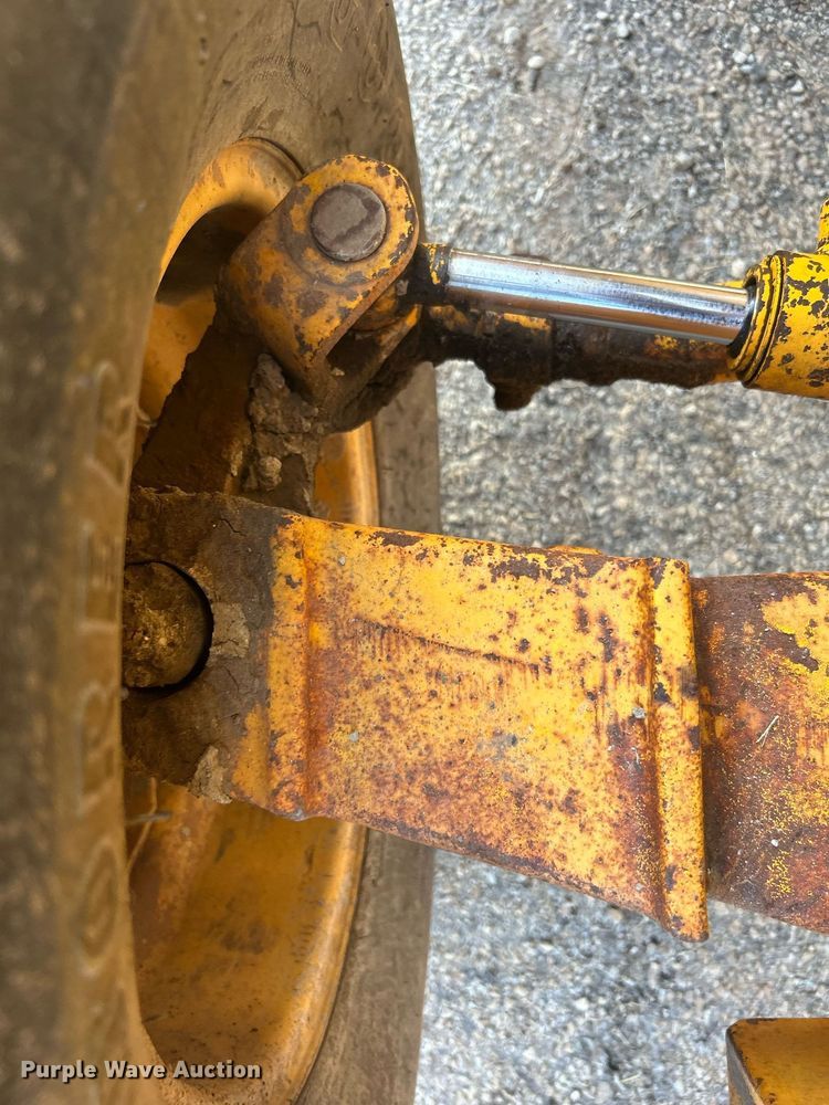 image for item KH9468 1991 John Deere 410D  backhoe