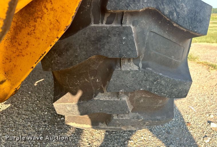 image for item KH9468 1991 John Deere 410D  backhoe