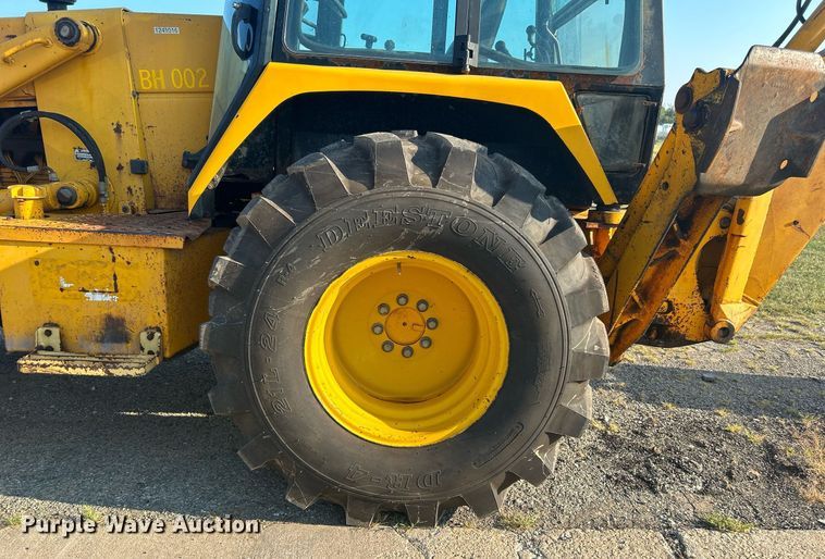 image for item KH9468 1991 John Deere 410D  backhoe