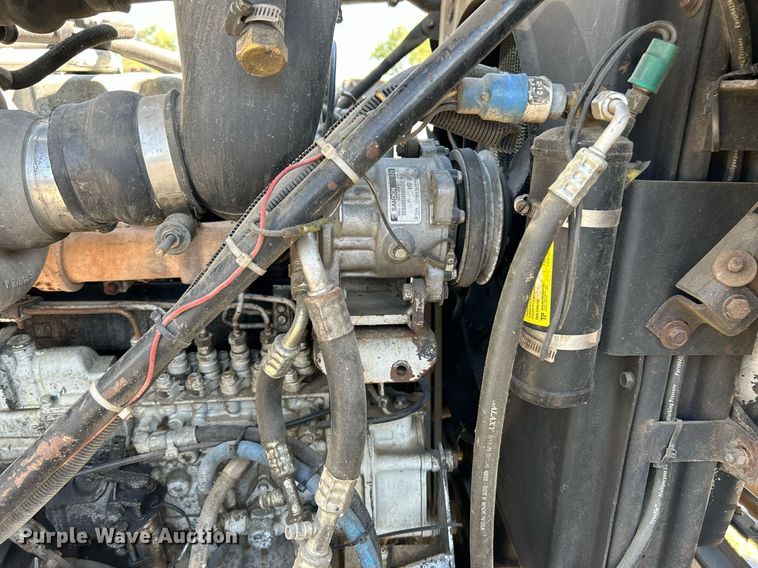 image for item KH9810 1989 Mack RD688S  truck cab and chassis