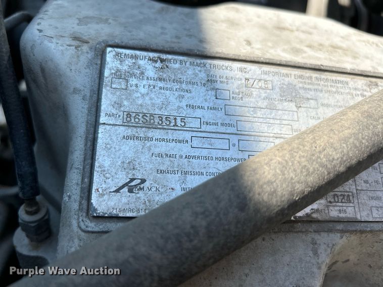 image for item KH9810 1989 Mack RD688S  truck cab and chassis