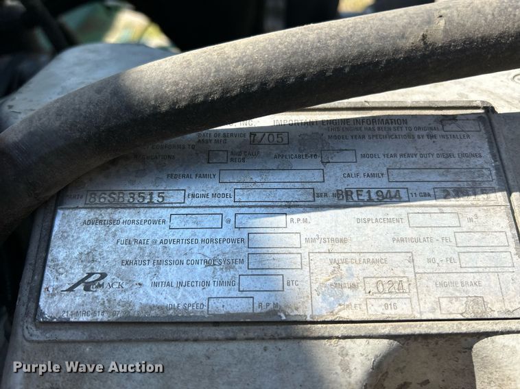 image for item KH9810 1989 Mack RD688S  truck cab and chassis