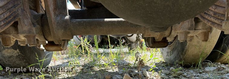 image for item KH9810 1989 Mack RD688S  truck cab and chassis