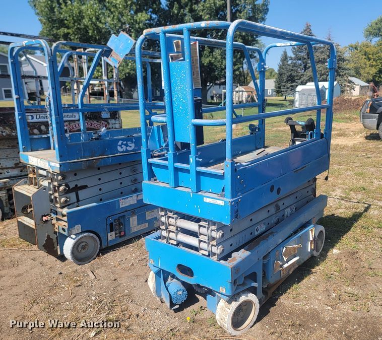 image for item KS9184 2000 Genie GS-1930  scissor lift