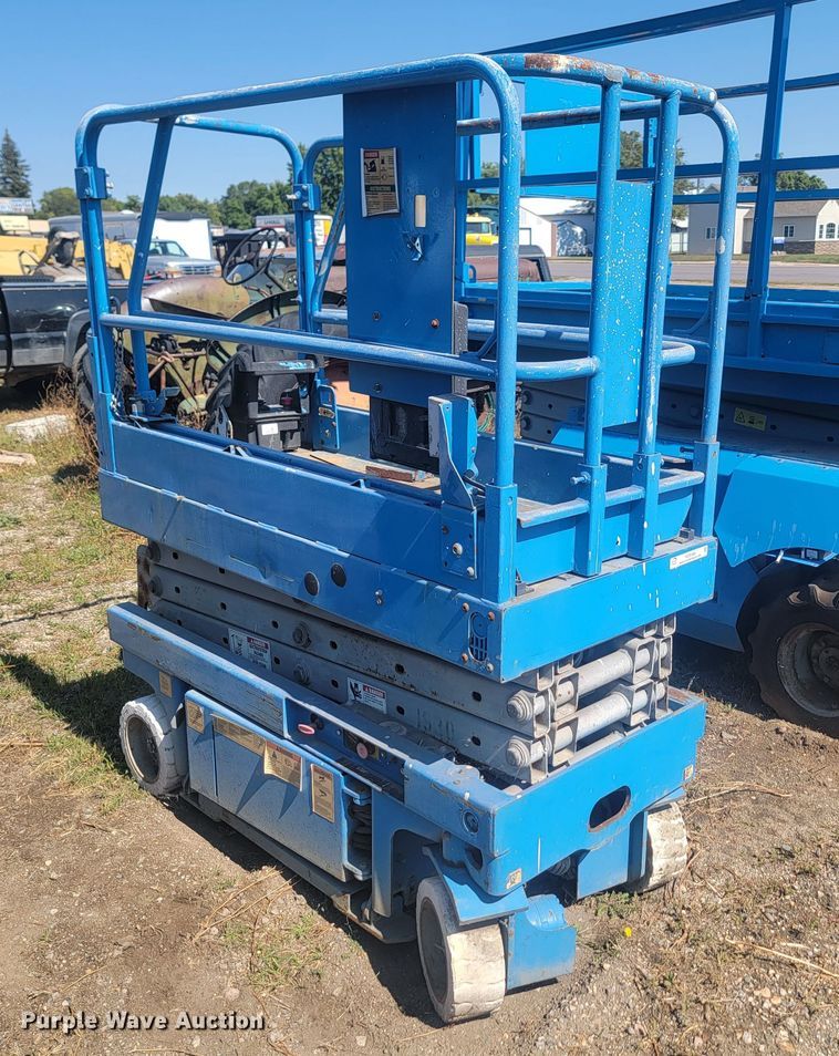 image for item KS9184 2000 Genie GS-1930  scissor lift