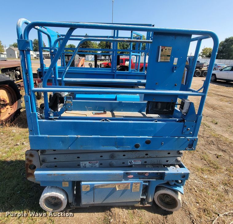 image for item KS9184 2000 Genie GS-1930  scissor lift
