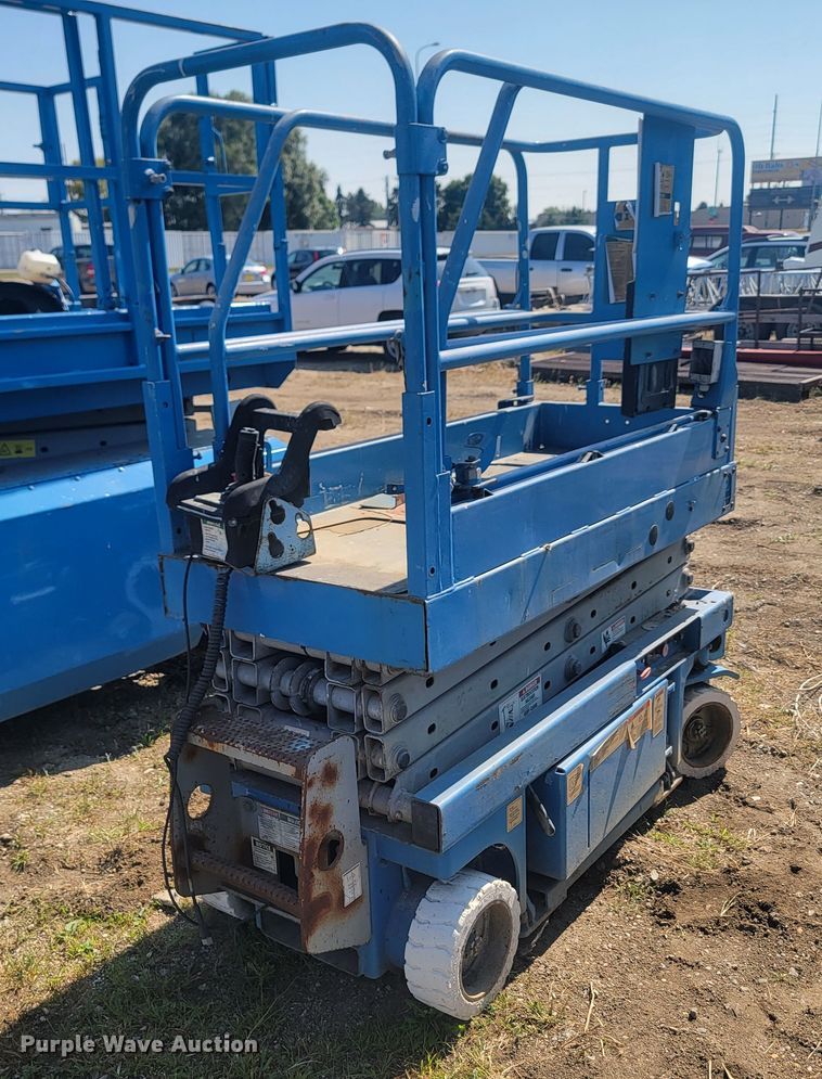 image for item KS9184 2000 Genie GS-1930  scissor lift