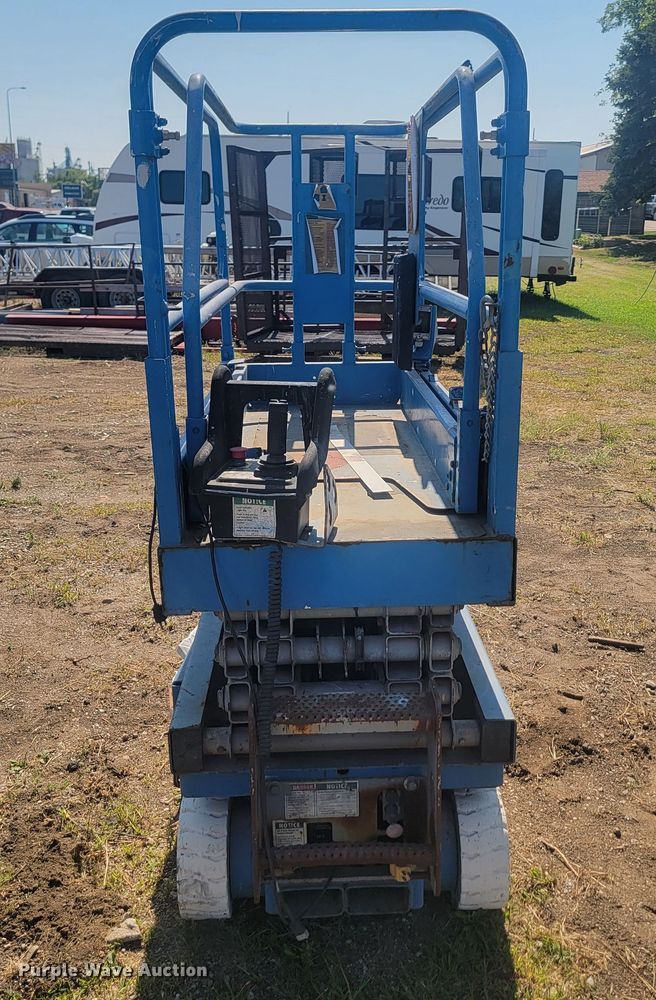 image for item KS9184 2000 Genie GS-1930  scissor lift