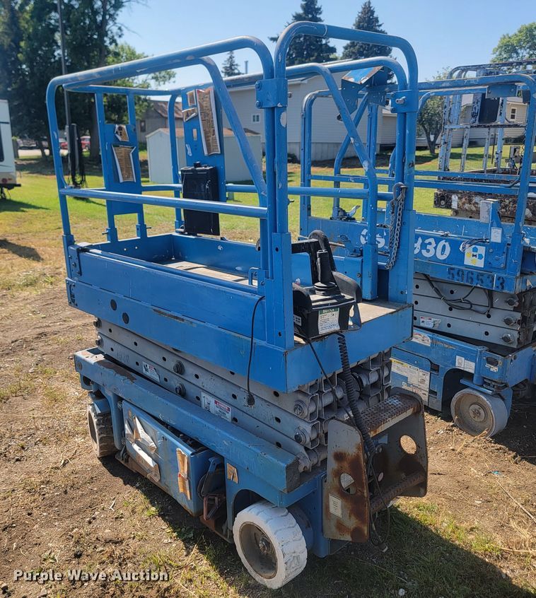 image for item KS9184 2000 Genie GS-1930  scissor lift