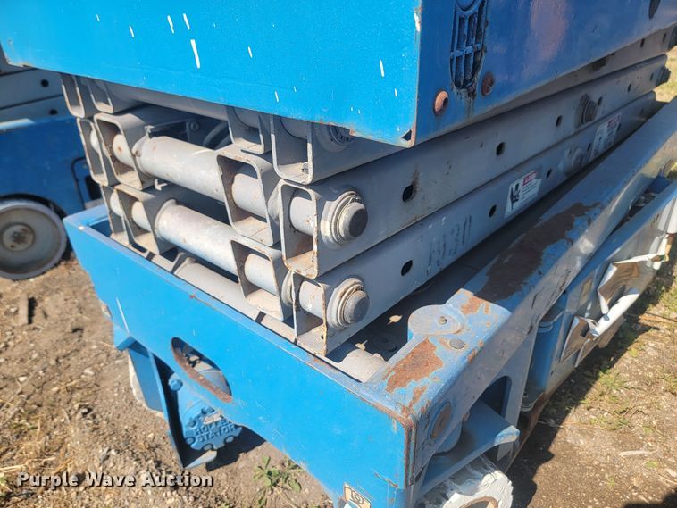 image for item KS9184 2000 Genie GS-1930  scissor lift