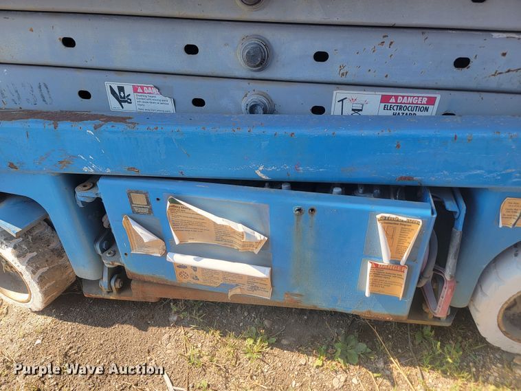 image for item KS9184 2000 Genie GS-1930  scissor lift