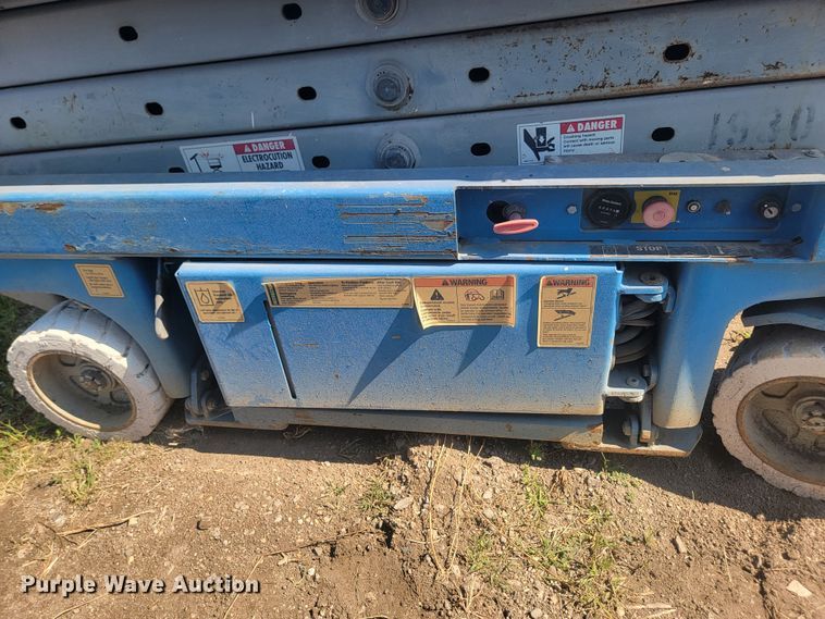 image for item KS9184 2000 Genie GS-1930  scissor lift