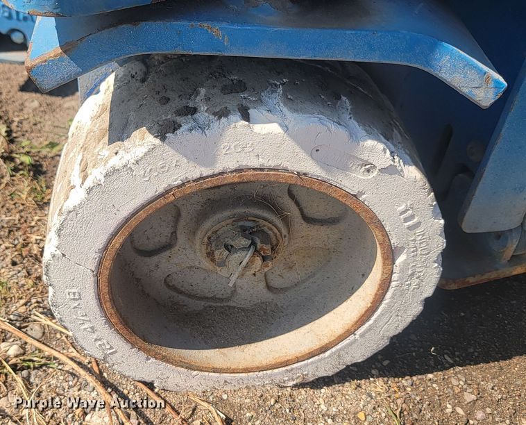 image for item KS9184 2000 Genie GS-1930  scissor lift