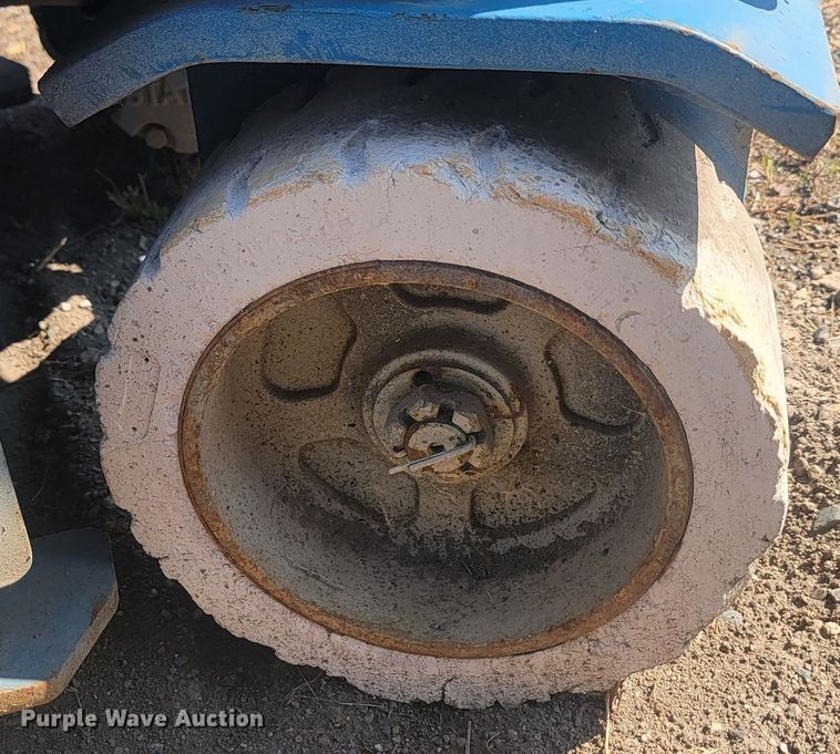 image for item KS9184 2000 Genie GS-1930  scissor lift