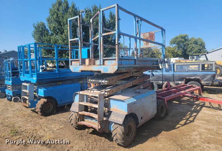 image for item KS9187 1999 Genie GS-3268RT  scissor lift