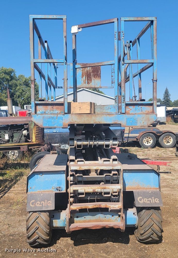 image for item KS9187 1999 Genie GS-3268RT  scissor lift