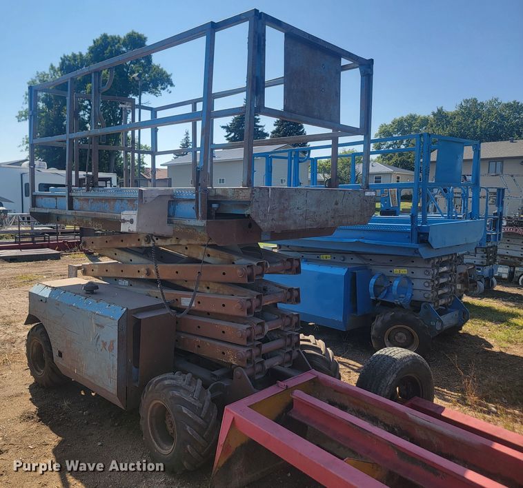 image for item KS9187 1999 Genie GS-3268RT  scissor lift