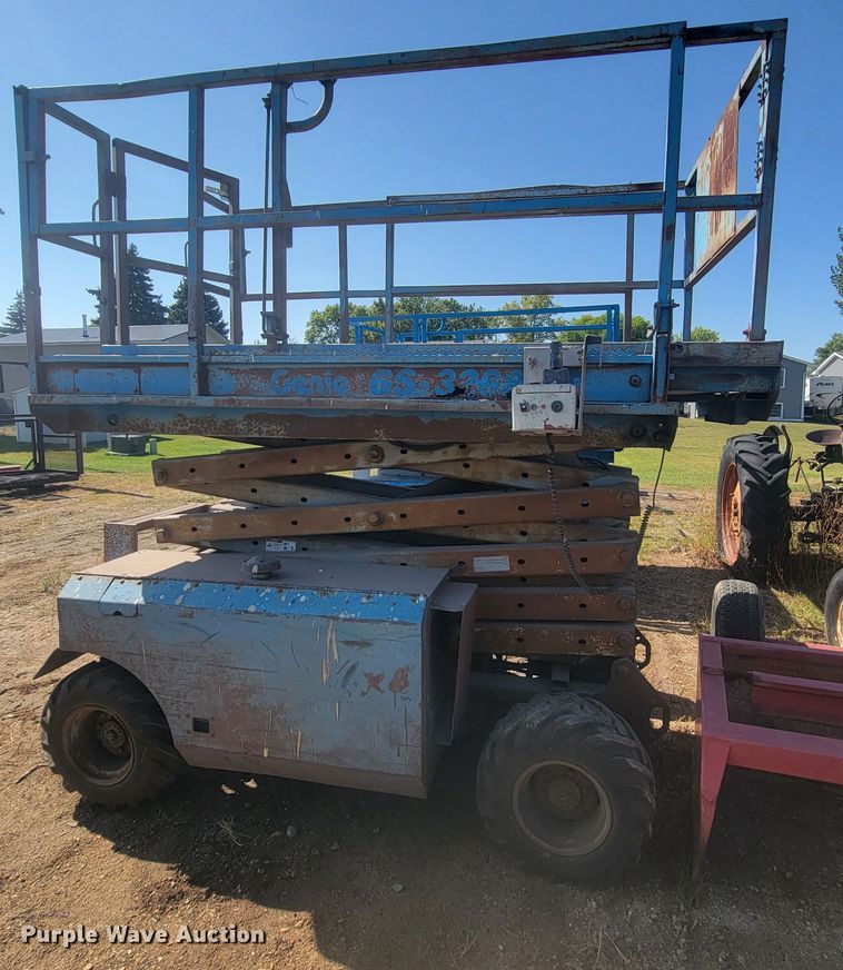 image for item KS9187 1999 Genie GS-3268RT  scissor lift
