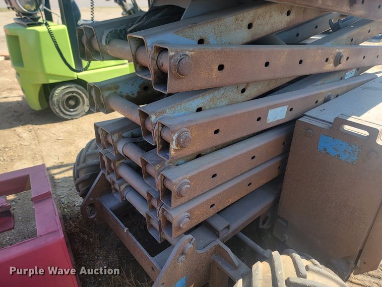 image for item KS9187 1999 Genie GS-3268RT  scissor lift