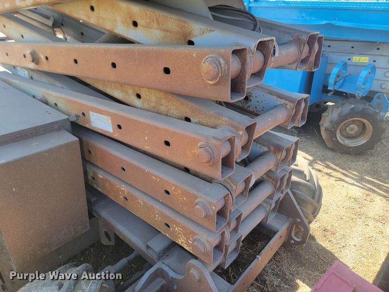 image for item KS9187 1999 Genie GS-3268RT  scissor lift