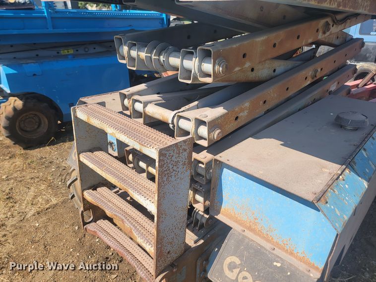 image for item KS9187 1999 Genie GS-3268RT  scissor lift