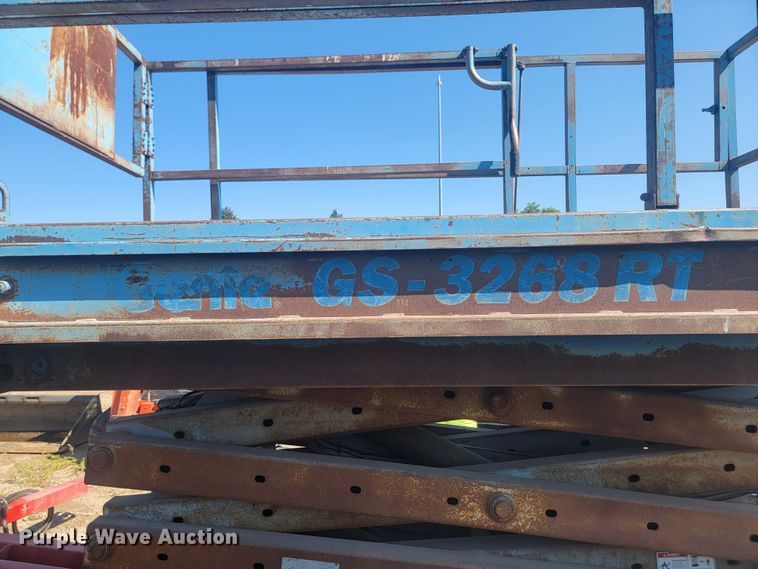 image for item KS9187 1999 Genie GS-3268RT  scissor lift