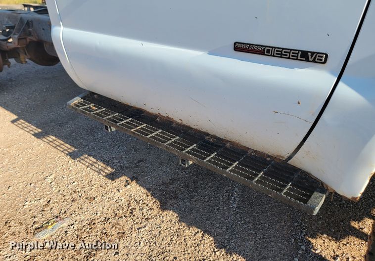 image for item KS9230 2000 Ford F550 XL Super Duty  truck cab and chassis