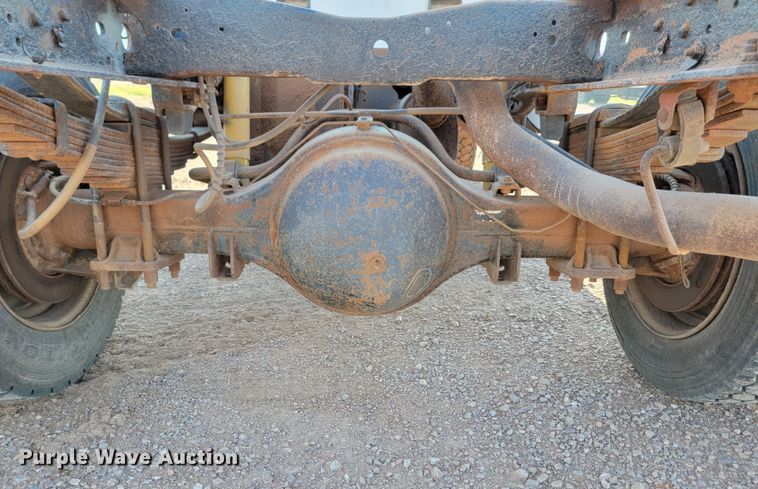 image for item KS9230 2000 Ford F550 XL Super Duty  truck cab and chassis