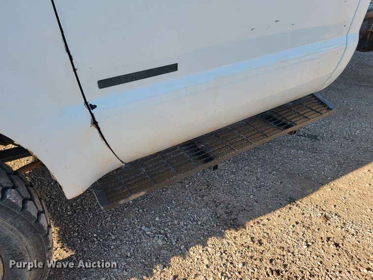 image for item KS9230 2000 Ford F550 XL Super Duty  truck cab and chassis