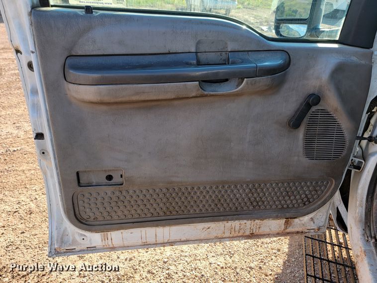 image for item KS9230 2000 Ford F550 XL Super Duty  truck cab and chassis