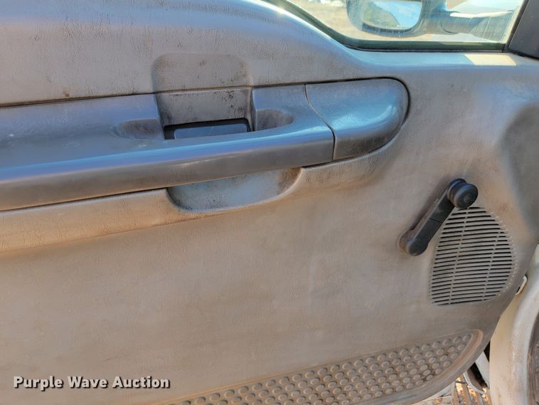 image for item KS9230 2000 Ford F550 XL Super Duty  truck cab and chassis