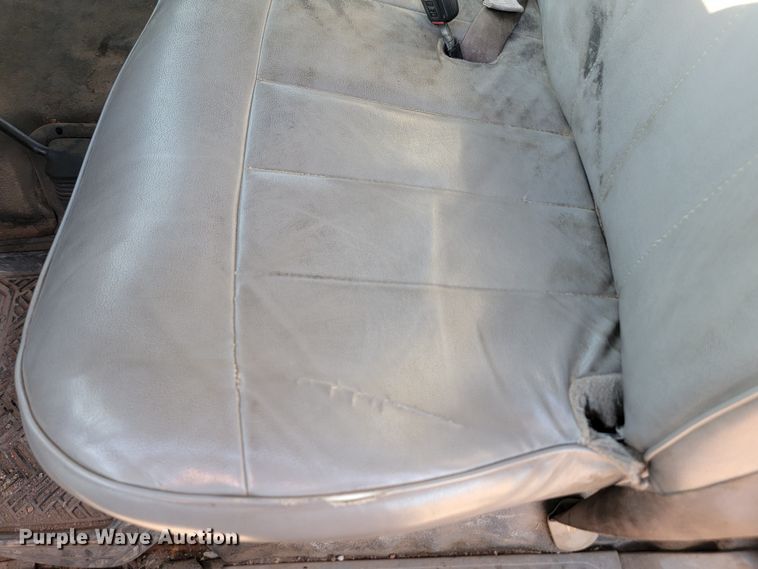 image for item KS9230 2000 Ford F550 XL Super Duty  truck cab and chassis