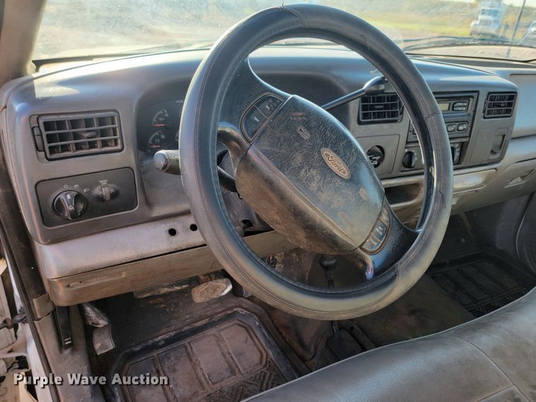 image for item KS9230 2000 Ford F550 XL Super Duty  truck cab and chassis