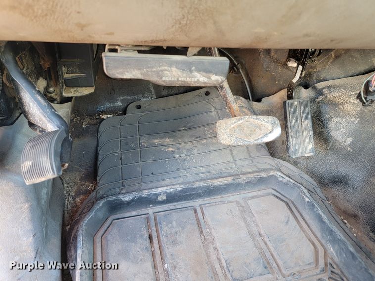 image for item KS9230 2000 Ford F550 XL Super Duty  truck cab and chassis