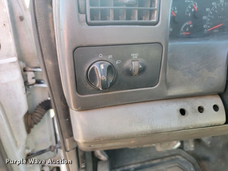 image for item KS9230 2000 Ford F550 XL Super Duty  truck cab and chassis