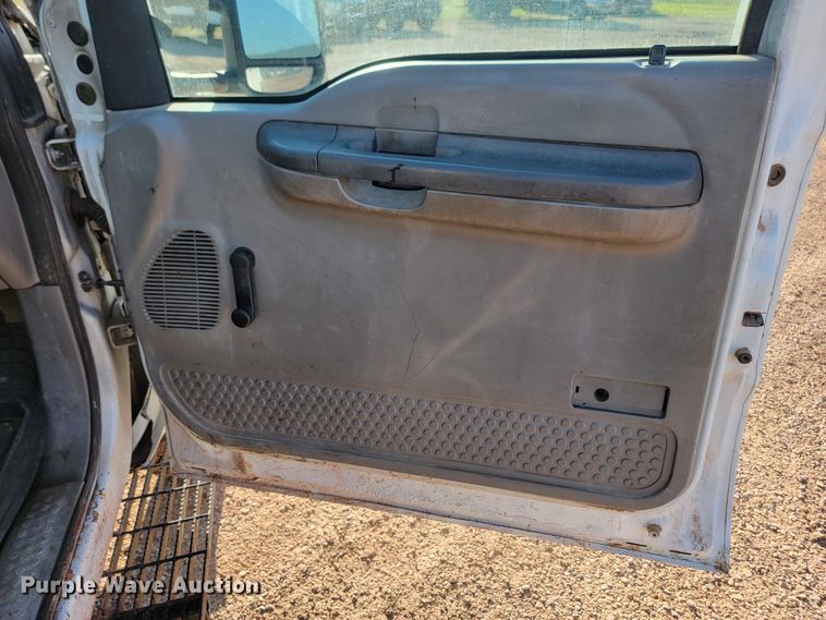 image for item KS9230 2000 Ford F550 XL Super Duty  truck cab and chassis