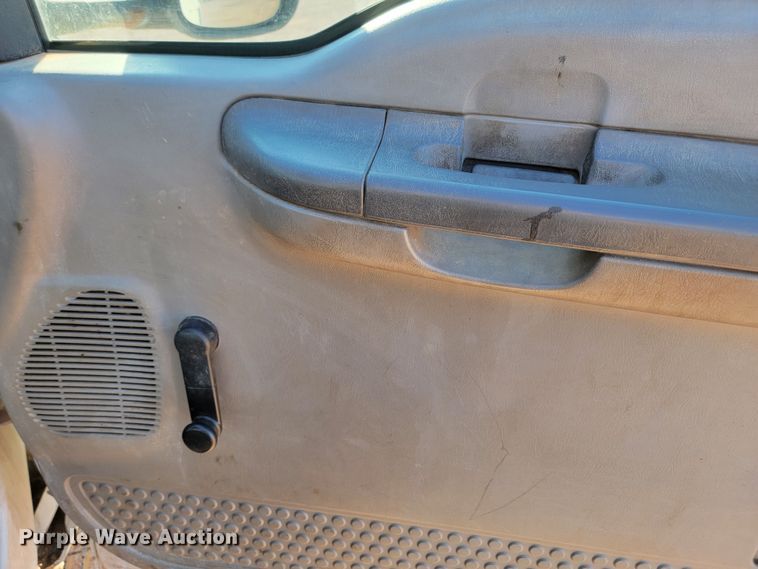 image for item KS9230 2000 Ford F550 XL Super Duty  truck cab and chassis