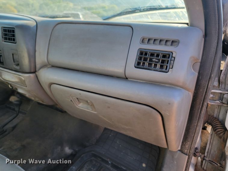 image for item KS9230 2000 Ford F550 XL Super Duty  truck cab and chassis