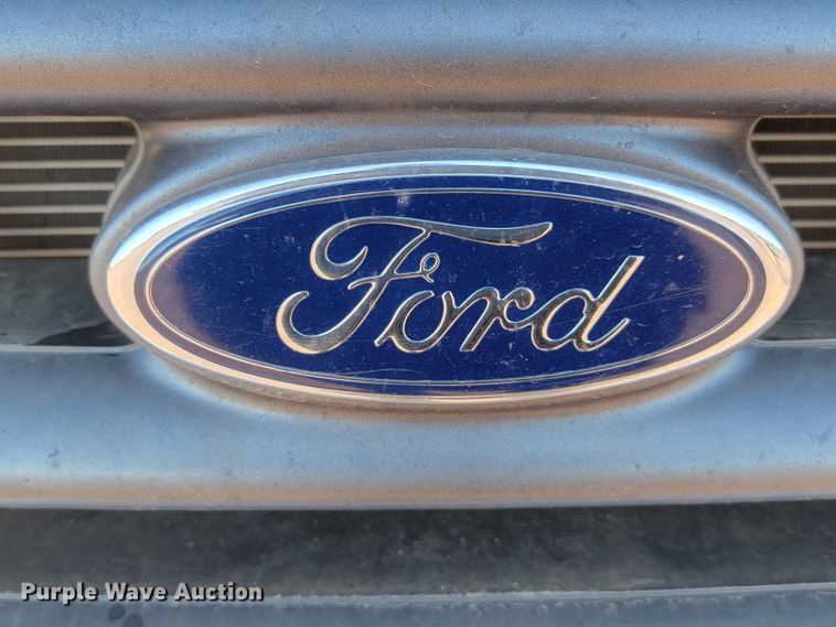 image for item KS9230 2000 Ford F550 XL Super Duty  truck cab and chassis