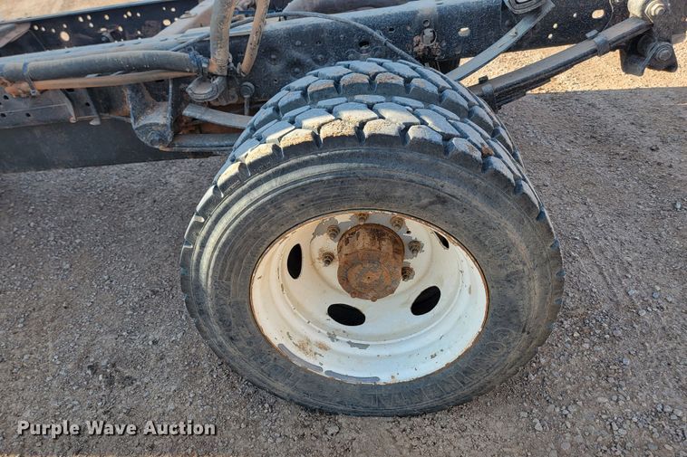 image for item KS9230 2000 Ford F550 XL Super Duty  truck cab and chassis