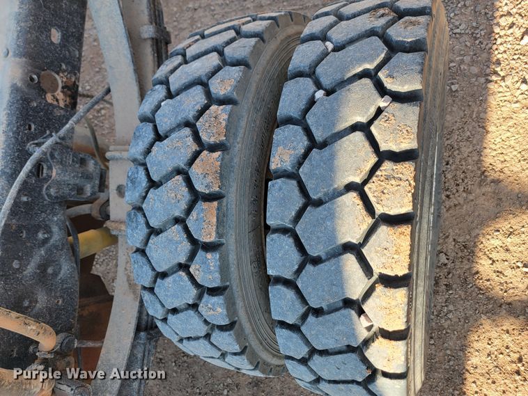 image for item KS9230 2000 Ford F550 XL Super Duty  truck cab and chassis