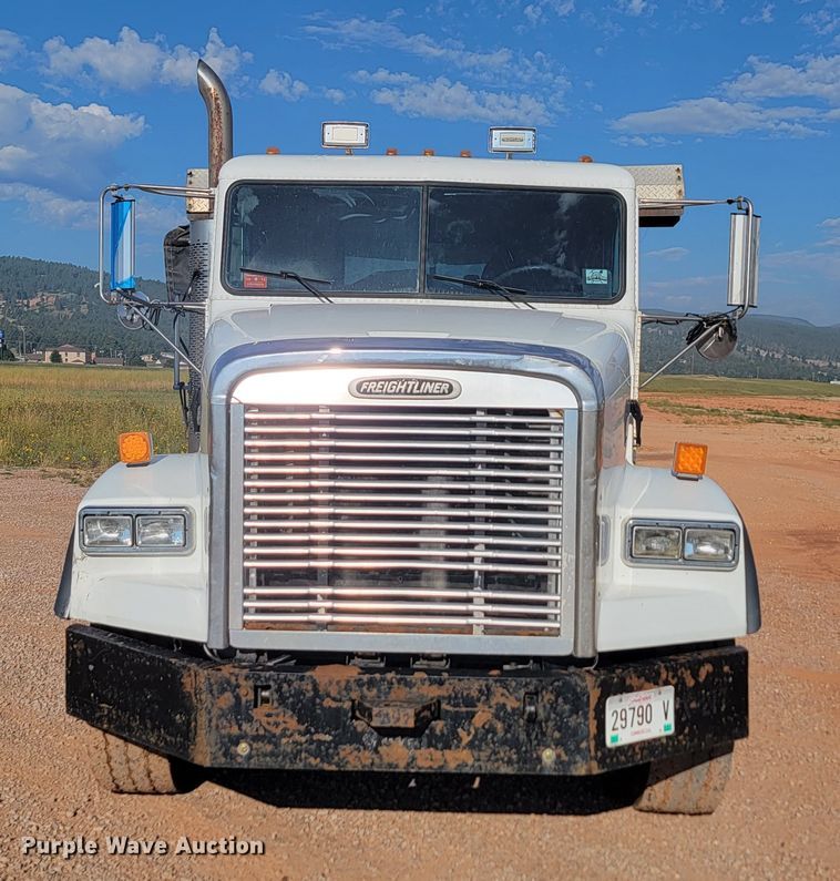 image for item KS9231 1999 Freighliner  roll-off container truck