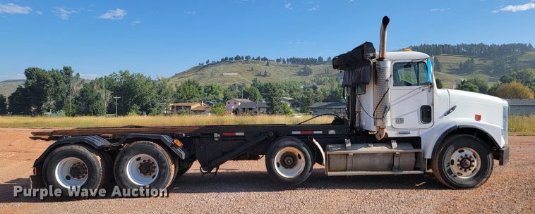 image for item KS9231 1999 Freighliner  roll-off container truck